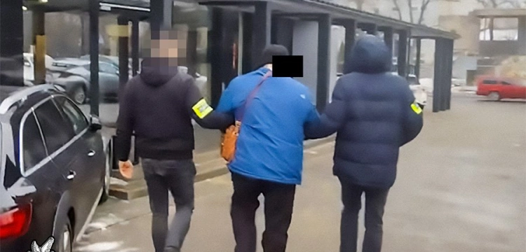 Cios w „mafię śmieciową”. Zatrzymano 10 osób, w tym byłego burmistrza