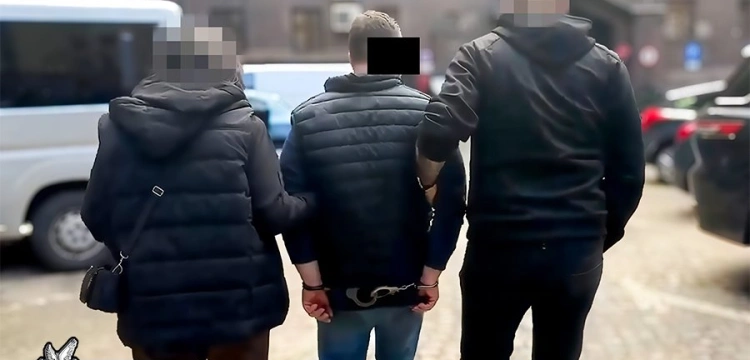 Ścigani przez Interpol ukrywali się w Polsce. Dwie osoby w rękach policji