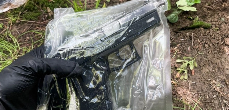 Rozboje, pobicia, narkotyki. Zbrojna grupa przestępcza rozbita, zabezpieczono broń