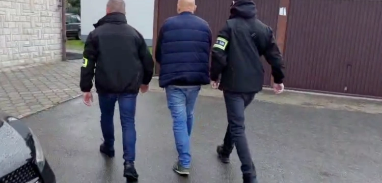 Zarzuty korupcyjne dla dwóch diagnostów