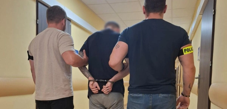 Groził nożem pracownikom. Zatrzymano mężczyznę, który napadł na 4 sklepy