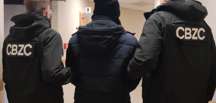 Sukces policji w walce z internetowymi oszustami. Zatrzymano 4 osoby