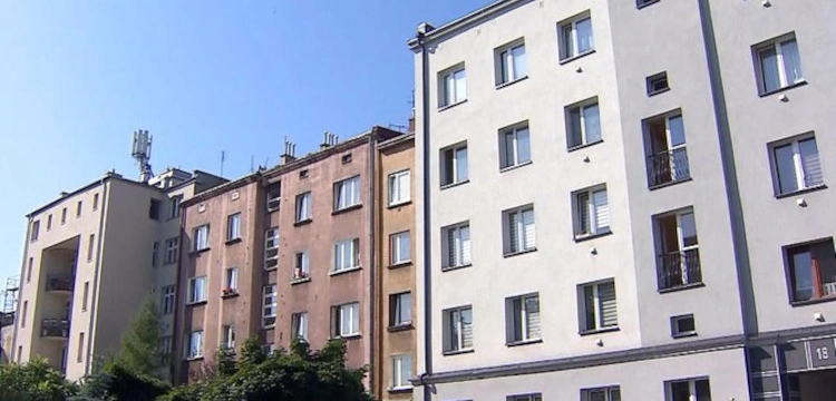 Tragedia w Sosnowcu. Czterolatka wypadła z piątego piętra. Ojcu postawiono zarzut