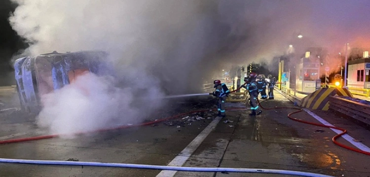 Tragiczny wypadek na A2. Ciężarówka spłonęła na bramkach w Tarnawie