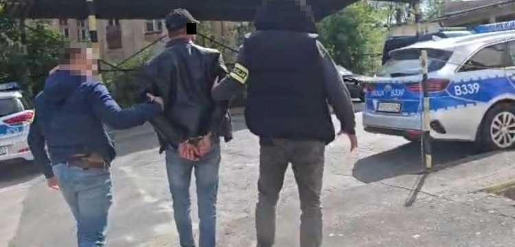 Oszustwa internetowe. 36-latek poszukiwany dwoma listami gończymi wpadł we Wrocławiu