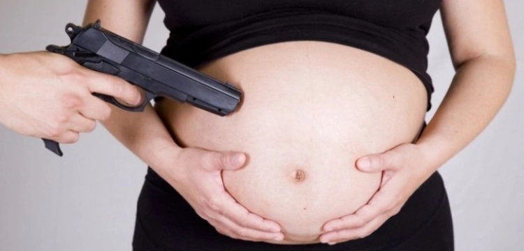Były oficer marynarki: dożywocie za zamordowanie dziewczyny, która odmówiła aborcji