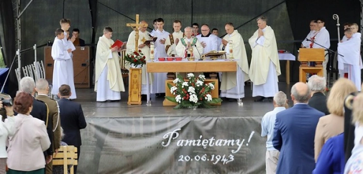 Abp Jędraszewski w 80. rocznicę pacyfikacji w Krzeszowie: Zapomnienie byłoby zbrodnią. Jesteśmy im winni pamięć za trwanie przy Bogu i Ewangelii