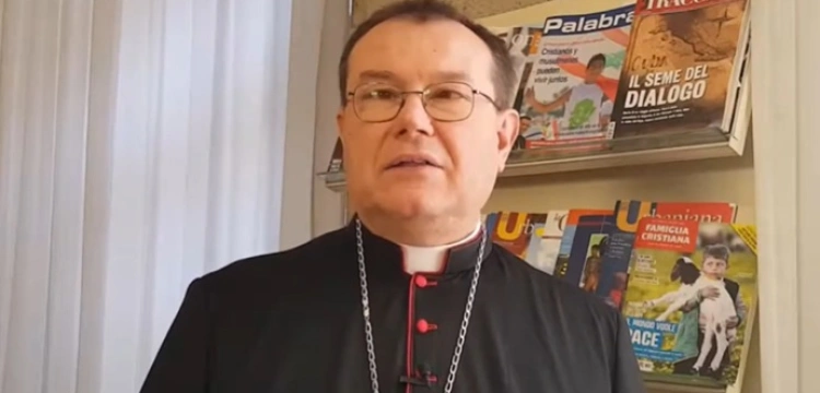 Kremlowskie media atakują abp. Pezziego za brak podpisu pod politycznym oświadczeniem