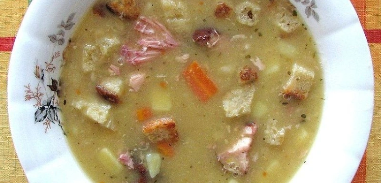 Poligonowa grochówka na boczku