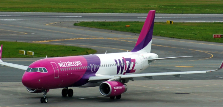 Awaryjne lądowanie w Warszawie. Nieoficjalnie: Zasłabł pilot