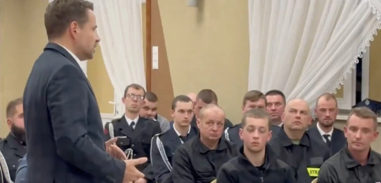 Strażacy z Grębkowa odcinają się od Trzaskowskiego i zapraszają Nawrockiego