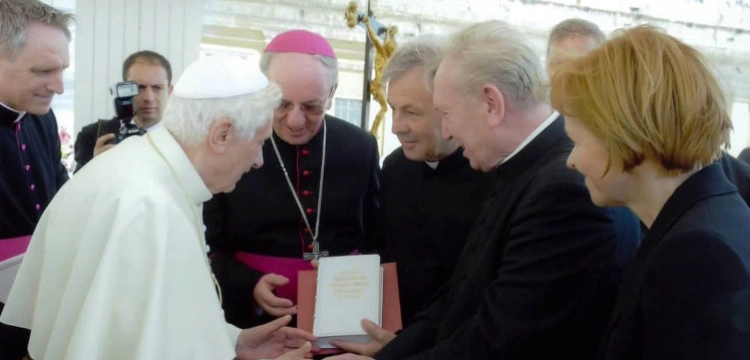 Ks. prof. Góźdź z KUL: „Opera omnia" - cała mądrość, wiara i życie Benedykta XVI