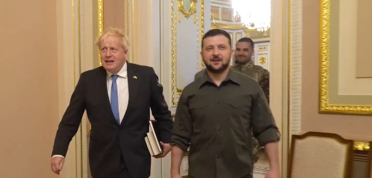 Niezapowiedziana wizyta Johnsona w Kijowie. Złożył konkretną propozycję