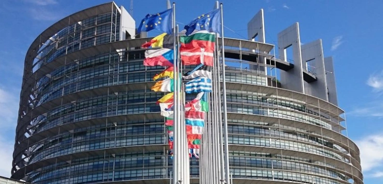 Polityka „zagłodzenia” Polski. PE domaga się twardszych warunków