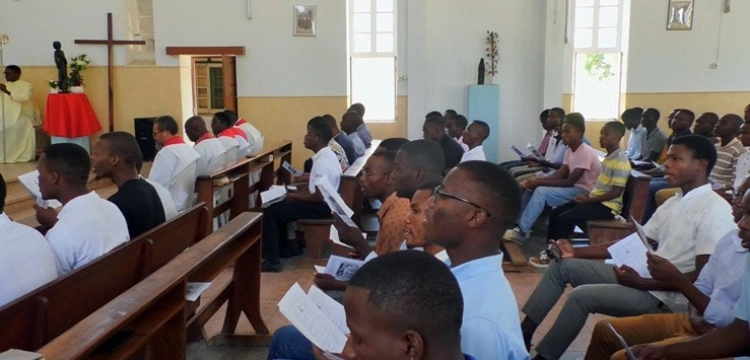 Afryka i Azja: rośnie liczba powołań kapłańskich