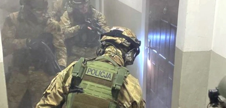 Cela plus! Agencje towarzyskie przenieśli z Mokotowa na Bielany. Odpowiedzą za udział w zorganizowanej grupie przestępczej i czerpanie korzyści z nierządu