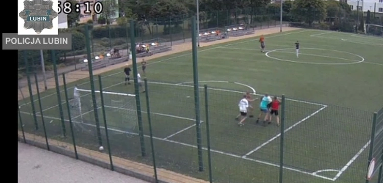 Bili i kopali po całym ciele. Policja zatrzymała sześciu nieletnich sprawców, w tym 12-latka