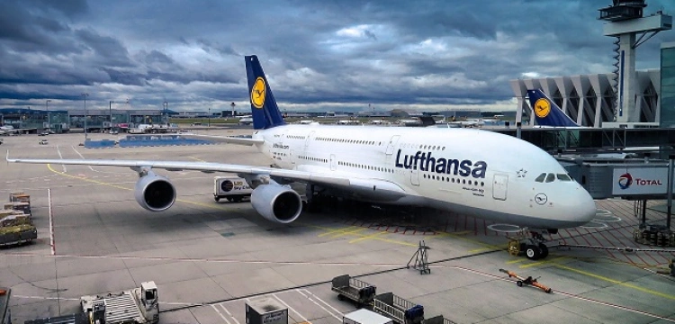 Koszmarny korek lotniczy w Niemczech – odwołano kolejne 2 tys. lotów