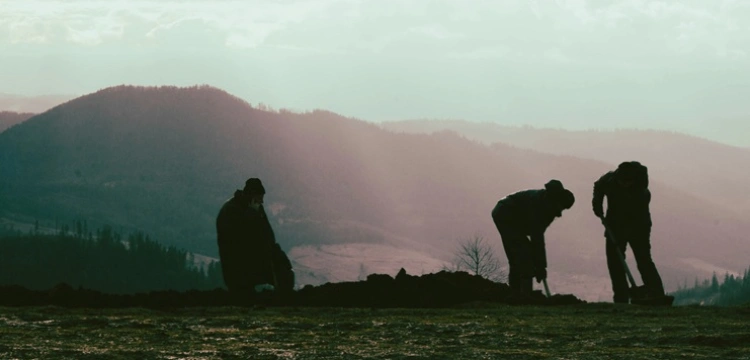 Tajemnica na górskim szlaku. Jak zaplanować integrację z motywem śledztwa? [Materiał promocyjny]