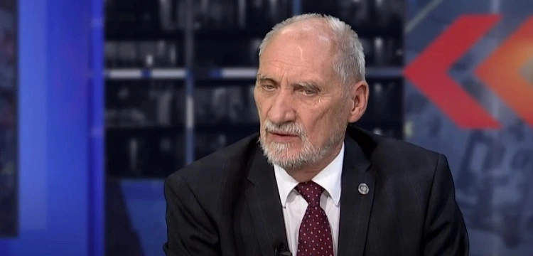 Macierewicz: Owsiak uważa, że lekiem na sepsę są bilbordy