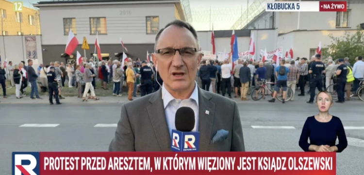 200 osób przed aresztem. Trwa manifestacja w obronie ks. Olszewskiego