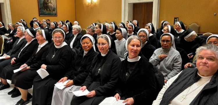 „Osiemdziesiąt córek" - codzienność kobiet konsekrowanych