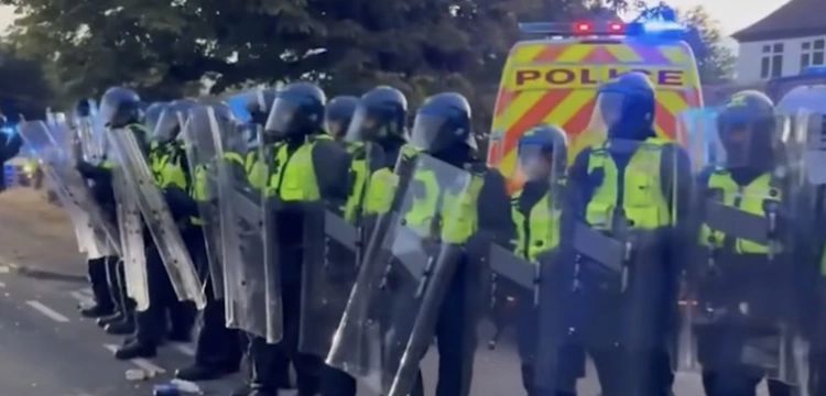 Podatnicy opłacają pobyt imigrantów w hotelach, a oni popełniają „z wdzięczności” przestępstwa