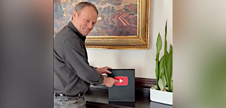 Tusk chwali się osiągnięciem 100 dni rządów. Pokazał… Srebrny Przycisk