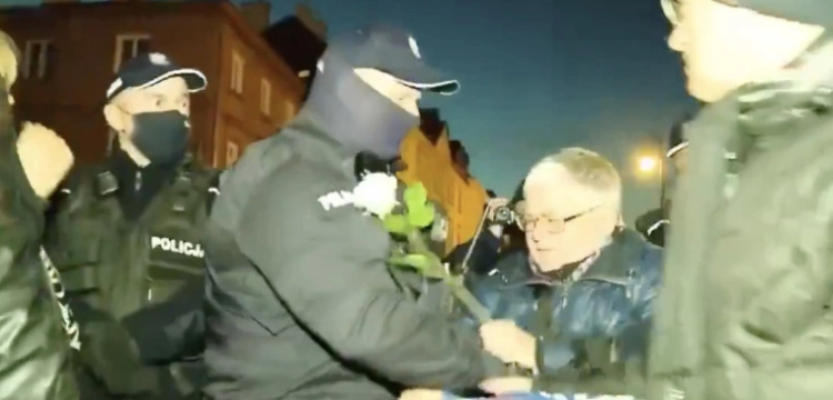 Ile „Babcia Kasia” zarobiła na swoich prowokacjach? To już pokaźna suma