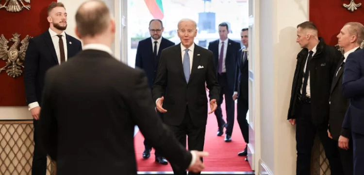 Prezydent Biden opuścił Polskę. Przed wylotem odbył prywatną rozmowę z Andrzejem Dudą