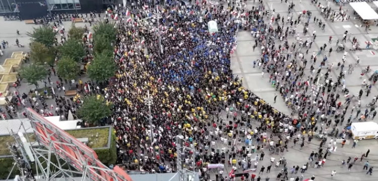 Na nic prowokacje lewicy. Policja: Protesty przebiegały bezpiecznie