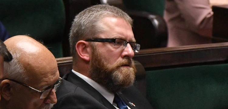 Braun usłyszał zarzuty: gaśnica w Sejmie i inne incydenty