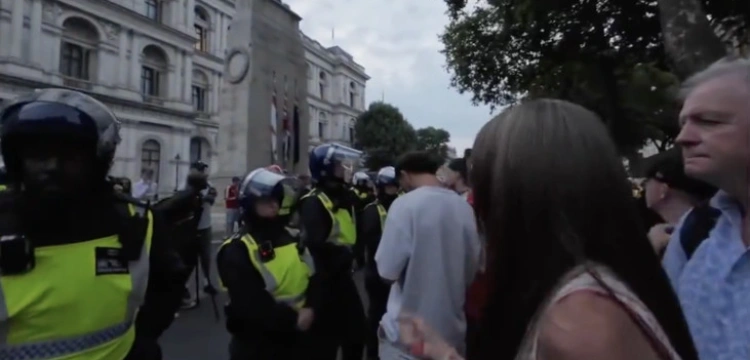 Zapowiada się gorąca noc w Wielkiej Brytanii. Zaplanowano 100 demonstracji