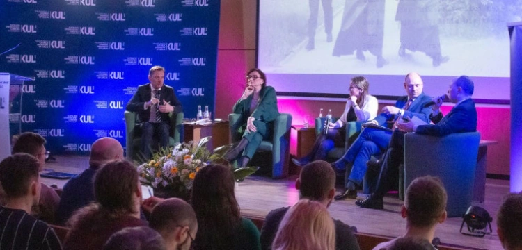 „Fakty, archiwa, interpretacje”. Badacze odpowiadają na zarzuty wobec Jana Pawła II