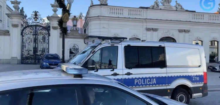 Policja w Pałacu Prezydenckim. Prof. Zaradkiewicz: To zamach stanu