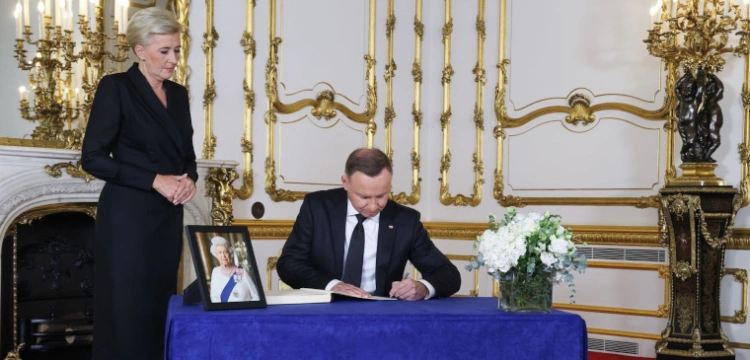 Andrzej Duda oddał hołd Królowej Elżbiecie