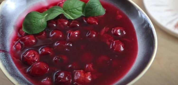 Kuchnia mojej mamy: Zupa wiśniowa z solą