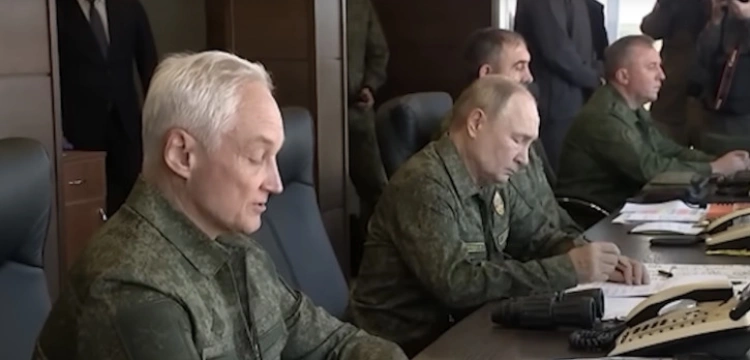 Putin miał pokazać siłę, a pokazał… dmuchany myśliwiec. Manewry Zapad-2025 kończą się kompromitacją