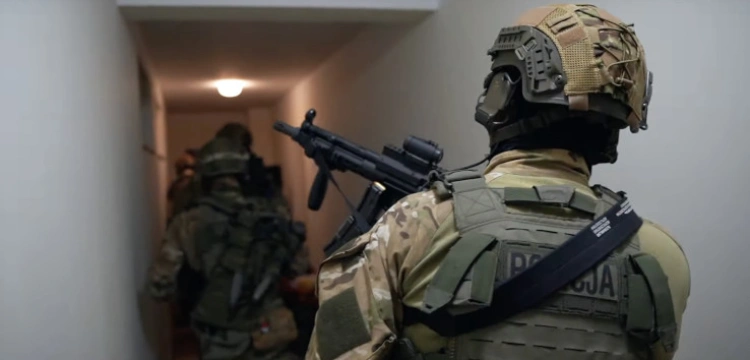 Akcja kontrterrorystów w Sopocie. Niebezpieczny mężczyzna zabarykadował się w mieszkaniu