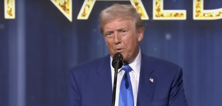 Pierwsza podróż Trumpa po wyborach. Prezydent elekt USA wylądował w Paryżu