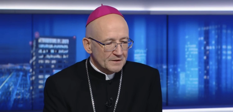 Abp Galbas o działaniach MEN: To lekceważenie uczniów i nauczycieli