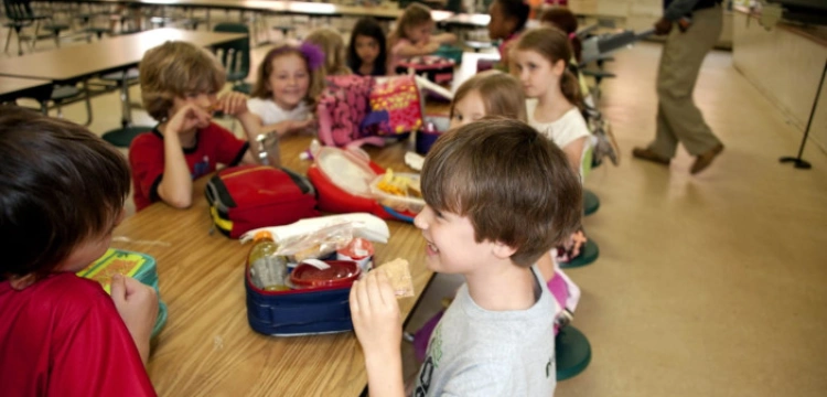 Szokujące słowa burmistrza Korsz. „Ubiór dzieci pokazuje, że rodzice nie mają pieniędzy”