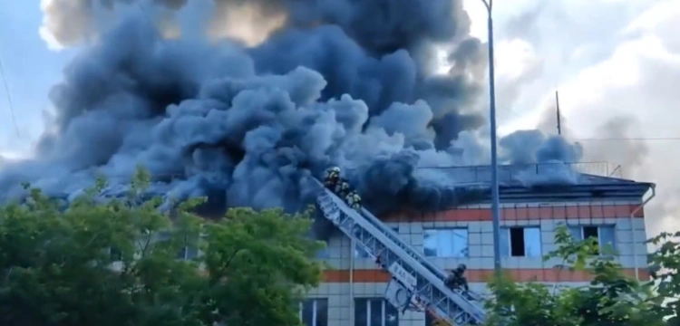 Rosja w płomieniach. Tym razem pożar wybuchł w budynku władz Tiumenia