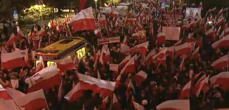 Prof. Czarnek: 300 tys. ludzi zimą! Tak nigdy nie było