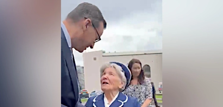 „Jesteś wspaniałym chłopcem!”. Wzruszające słowa Powstanki do premiera