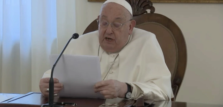 „Dziękuję za modlitwy w intencji mojego zdrowia”. Papież przemówił do wiernych