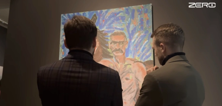 Nagi marszałek w krakowskim muzeum. Co autor miał na myśli?