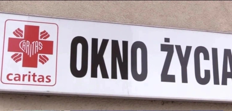 W warszawskim Oknie Życia pozostawiono… 6-letnią dziewczynkę