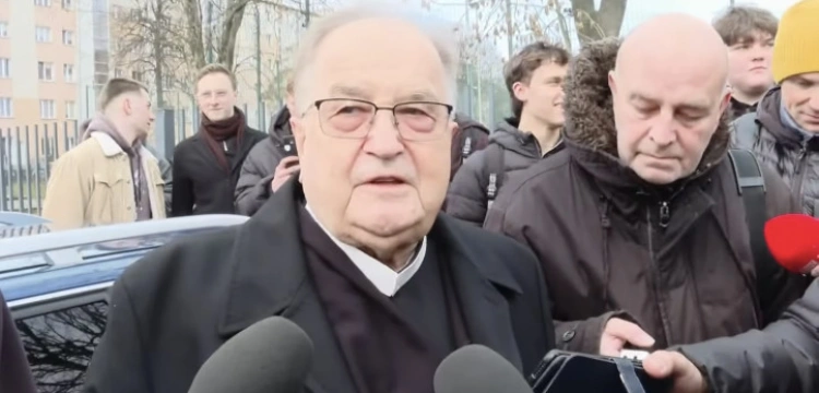 O. Rydzyk w prokuraturze. „Zamiast wychowywać, deprawują i niszczą”