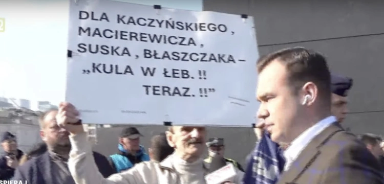 Zwolennicy rządu na Placu Piłsudskiego. Wezwanie do politycznego mordu i agresja wobec dziennikarzy